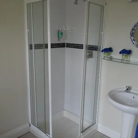 Tom Crean Base Camp - Food Drink Bed كينمير