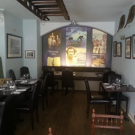 Tom Crean Base Camp - Food Drink Bed Кенмар