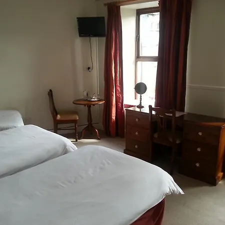 Гостевой дом Tom Crean Base Camp - Food Drink Bed