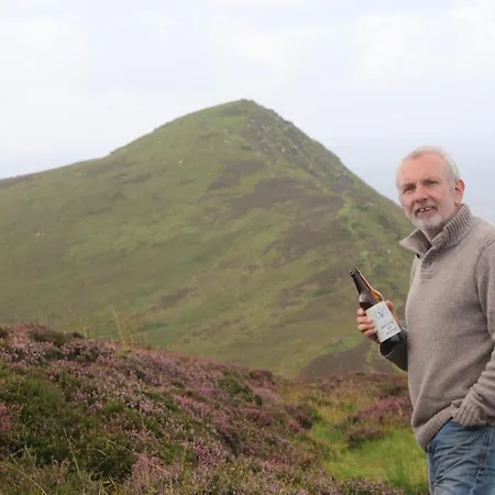 Tom Crean Base Camp - Food Drink Bed بيت ضيافة 3*