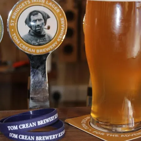 Tom Crean Base Camp - Food Drink Bed بيت ضيافة 3*