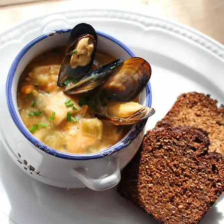 Tom Crean Base Camp - Food Drink Bed بيت ضيافة