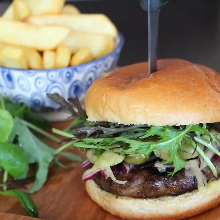 Гостевой дом Tom Crean Base Camp - Food Drink Bed 3*