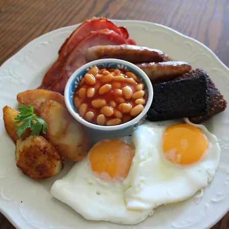 Tom Crean Base Camp - Food Drink Bed بيت ضيافة