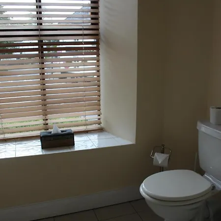 Tom Crean Base Camp - Food Drink Bed 3*