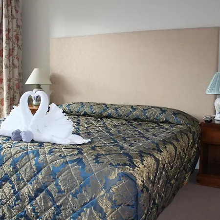 Tom Crean Base Camp - Food Drink Bed 3*