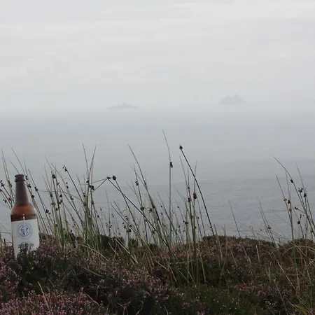 Гостевой дом Tom Crean Base Camp - Food Drink Bed