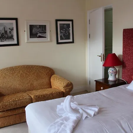 بيت ضيافة Tom Crean Base Camp - Food Drink Bed 3*