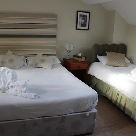 Tom Crean Base Camp - Food Drink Bed Gæstehus Kenmare