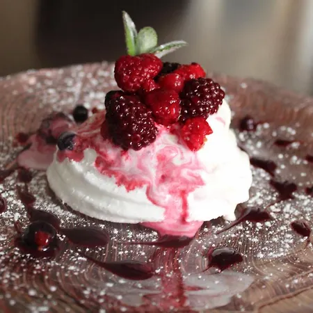 Tom Crean Base Camp - Food Drink Bed Гостевой дом Кенмар