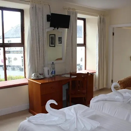 Tom Crean Base Camp - Food Drink Bed بيت ضيافة