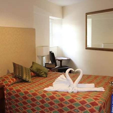 Tom Crean Base Camp - Food Drink Bed Гостевой дом Кенмар