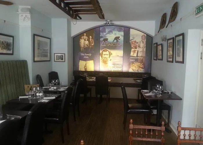 Tom Crean Base Camp - Food Drink Bed 켄마어