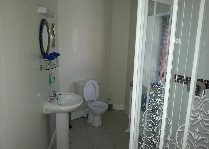 게스트하우스 Tom Crean Base Camp - Food Drink Bed 3*