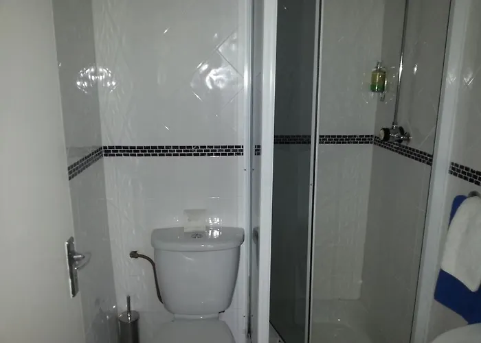 Tom Crean Base Camp - Food Drink Bed 3* 켄마어