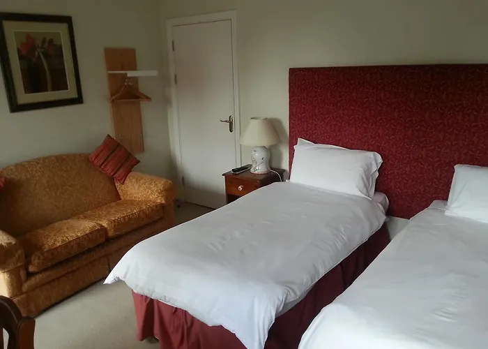 Tom Crean Base Camp - Food Drink Bed 게스트하우스