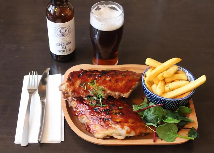 게스트하우스 Tom Crean Base Camp - Food Drink Bed 3*