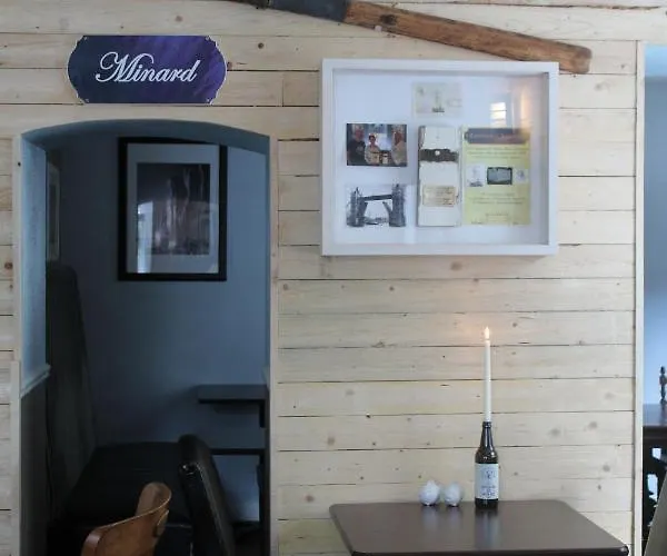 Tom Crean Base Camp - Food Drink Bed 3* 켄마어