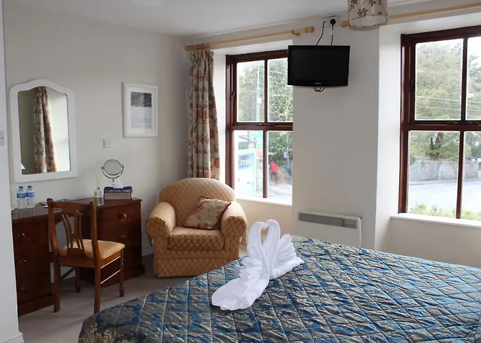 게스트하우스 Tom Crean Base Camp - Food Drink Bed 3*