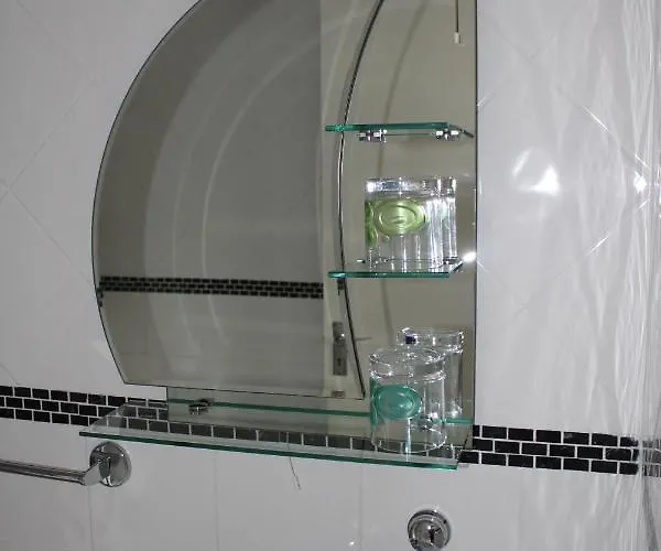 Tom Crean Base Camp - Food Drink Bed 3* 켄마어