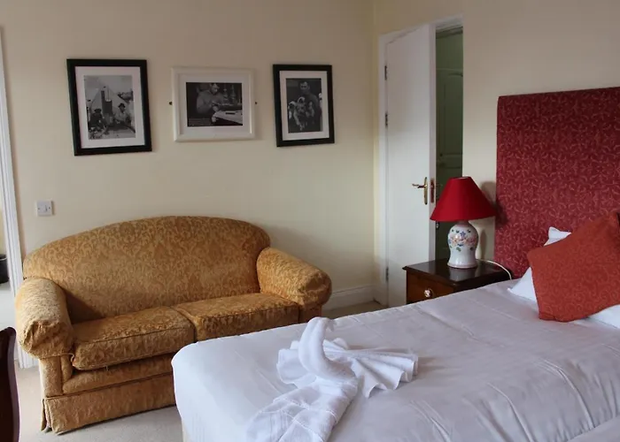 게스트하우스 Tom Crean Base Camp - Food Drink Bed 3*