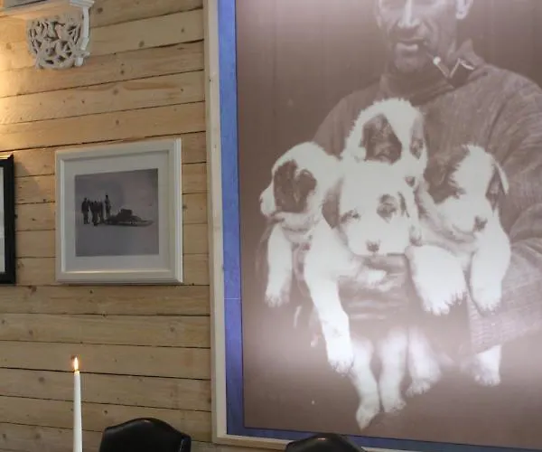 Tom Crean Base Camp - Food Drink Bed 켄마어