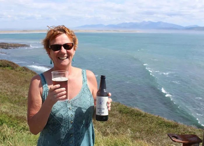 Tom Crean Base Camp - Food Drink Bed 게스트하우스 켄마어