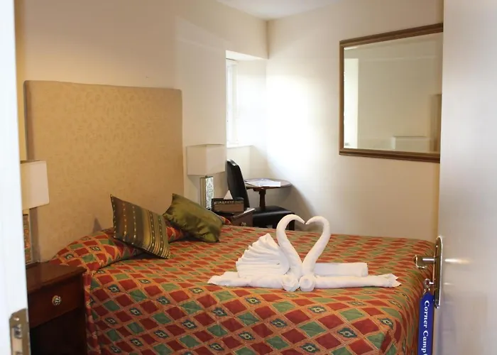 Tom Crean Base Camp - Food Drink Bed 게스트하우스 켄마어