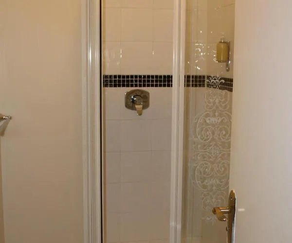 게스트하우스 Tom Crean Base Camp - Food Drink Bed