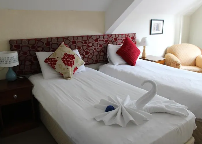 Tom Crean Base Camp - Food Drink Bed 3*