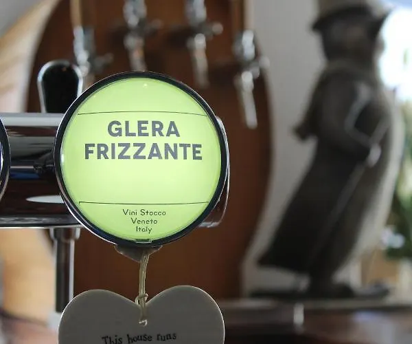 Tom Crean Base Camp - Food Drink Bed 3* 켄마어